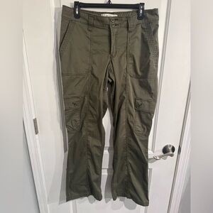 Hollister Women’s Mid Rise Relaxed Boot Cargo Pants